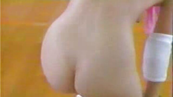 ชายผิวขาวมีเพศสัมพันธ์กับหญิงผิวดำอย่างรุนแรง