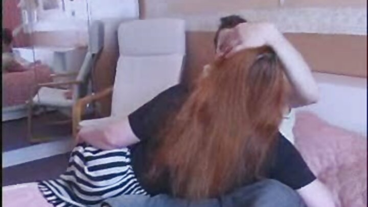 ผู้ชายร่วมเพศกับสาวผมดำสุดฮอตอย่างรุนแรงในทวารหนักที่คับแน่นของเธอ