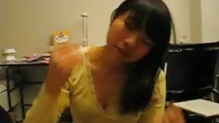 ผู้ชายที่มีอวัยวะเพศใหญ่ร่วมเพศกับสาวผมบลอนด์ผอมบางอย่างรุนแรง