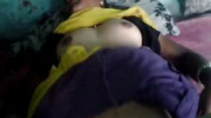 สาวเลสเบี้ยนผมบลอนด์มีเซ็กส์ในห้องน้ำไนท์คลับ