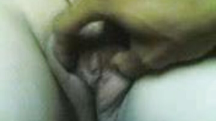 หนังโป๊กลุ่มที่ชายคนหนึ่งร่วมเพศกับช่องคลอดของหญิงสาวสามคน