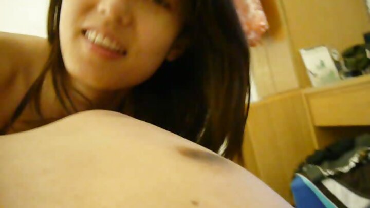 ชายคนหนึ่งมีเพศสัมพันธ์กับตุ๊กตาเซ็กส์และน้องสาวต่างพ่อต่างแม่ของเขา