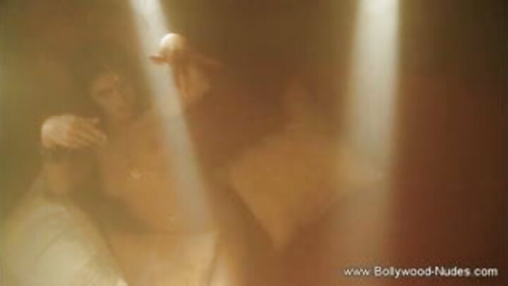 ศิลปินร่วมรักกับสาวผมบลอนด์สวยด้วยอวัยวะเพศยาวของเขา