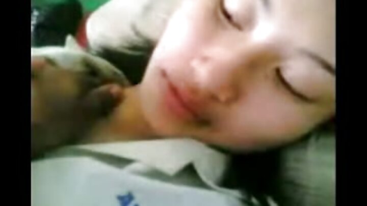 หญิงสาวชาวรัสเซียดูดอวัยวะเพศของพี่ชายต่างพ่ออย่างตะกละตะกลาม