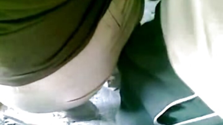 สาวผมดำสุดร่านถูกร่วมเพศอย่างหนักด้วยอวัยวะเพศชายสองอันพร้อมกัน