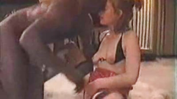 ผู้ชายสองคนร่วมเพศกับสาวลูกครึ่งอย่างรุนแรงด้วยอวัยวะเพศสองอัน อวัยวะเพศชาย