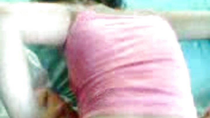 สาวผมบลอนด์วัยรุ่นยั่วยวนพนักงานส่งของหัวล้าน