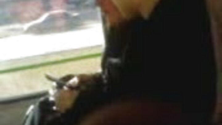 นักนวดบำบัดหลอกผู้ชายคนหนึ่งและมีเพศสัมพันธ์กับภรรยาอกใหญ่ของเขา