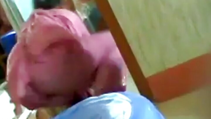 คนบ้าข่มขืนหญิงสาวในช่องคลอดที่มีขนดกของเธออย่างรุนแรง