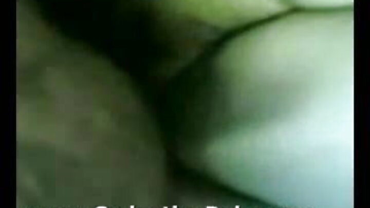 เทอร์มิเนเตอร์ร่วมเพศกับลีลาสาวผมแดงอย่างหยาบกระด้างในแคปซูล