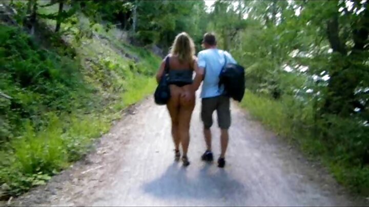 MILF Nikki Benz มีเพศสัมพันธ์กับเพื่อนรุ่นน้องของลูกชาย
