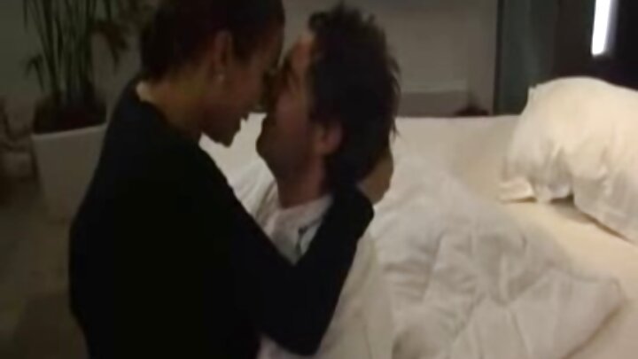 หนังโป๊รัสเซียที่ผู้หญิงสองคนร่วมเพศกับ ผู้ชายคนหนึ่ง