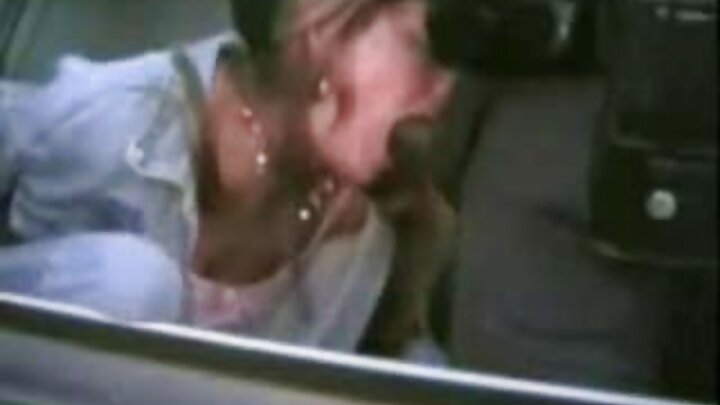 หนังโป๊แบบซูมใกล้ที่ผู้ชายเย็ดสาวรัสเซียทางทวารหนัก