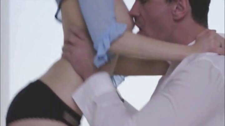 หนังโป๊รัสเซียที่ชายคนหนึ่งร่วมเพศกับน้องสาวต่างแม่ในห้องน้ำ