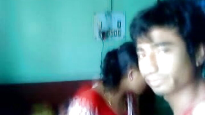 ชายชาวรัสเซียเอาน้องสาวต่างแม่ของเขามาครอบบนอวัยวะเพศของเขา