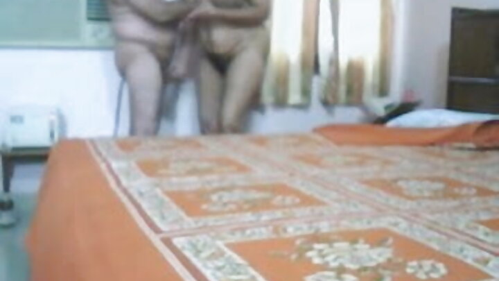 สาวผมบลอนด์สุดฮอตถูกชายหนุ่มร่วมเพศในช่องคลอด