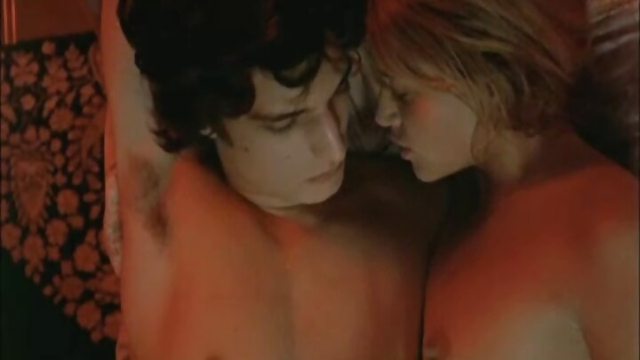 หญิงสาวปรนนิบัติคนรักผู้ใจกว้างด้วยเซ็กส์สุดเร่าร้อน