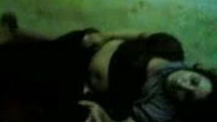 สาวมีเพศสัมพันธ์กับชายคนหนึ่งหลังจากออกกำลังกายอย่างหนัก