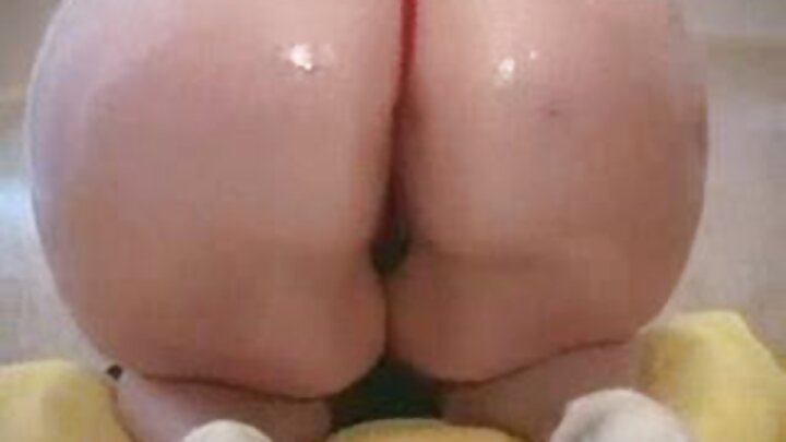 หญิงสาวชาวรัสเซียสนองความต้องการของชายหนุ่มด้วยการมีเพศสัมพันธ์กับเขา