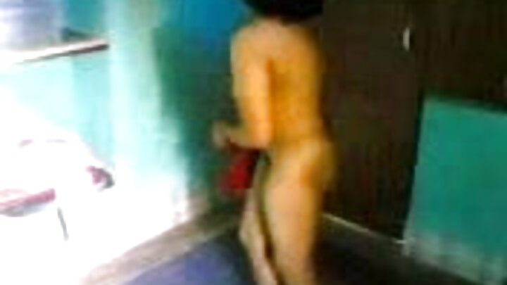 หญิงสาวหน้าอกใหญ่มีเพศสัมพันธ์กับเพื่อนต่อหน้ากล้อง